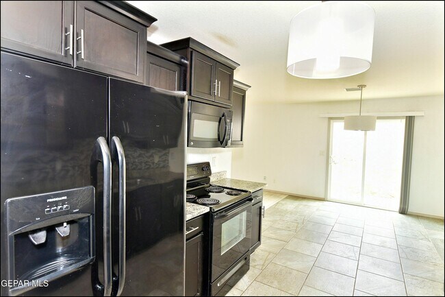 Building Photo - 872 Colbert Shapleigh Pl