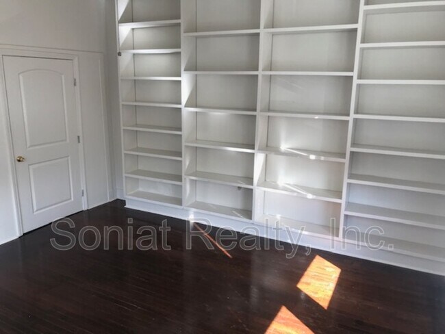 Building Photo - 112 N Bernadotte St