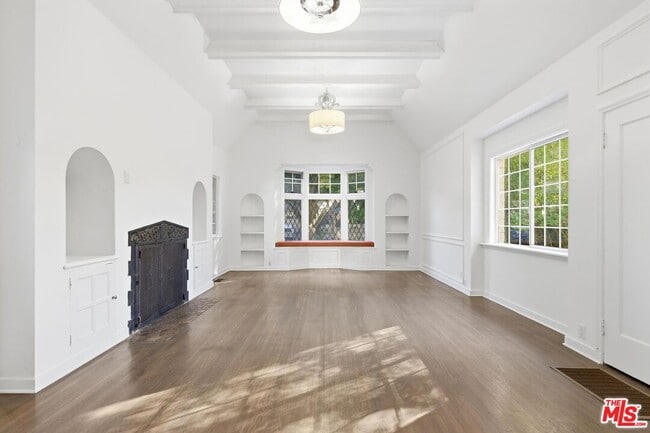 Building Photo - 2633 N Commonwealth Ave