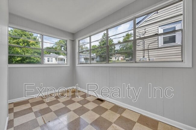 Building Photo - 4807 Terrace M