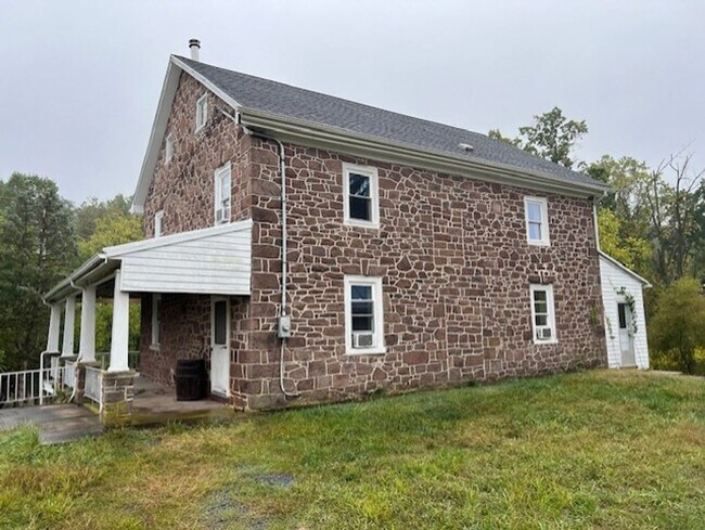 Building Photo - $1,500 Farmhouse Etters for Rent 4 bedroom...