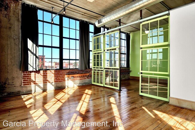 Building Photo - 1 br, 1 bath House - 2034 Lucas #408