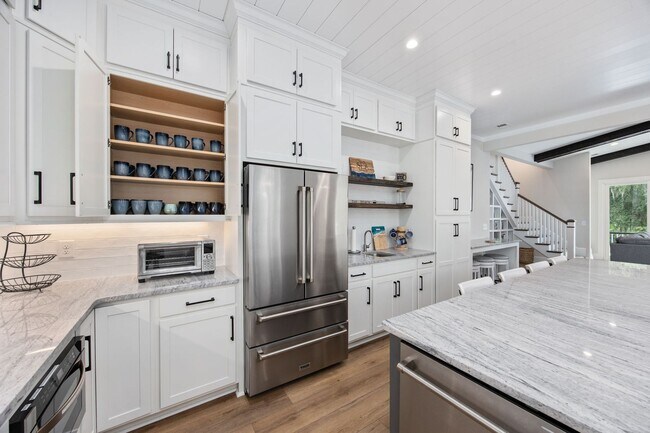 Building Photo - Gorgeous Custom Home Available for Snowbir...