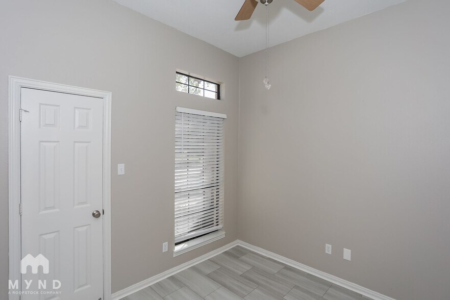 Building Photo - 521 Pleasant Valley Dr
