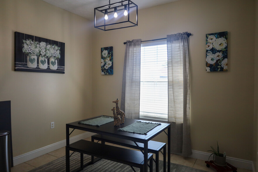 Dining area - 2613 Altha Ave