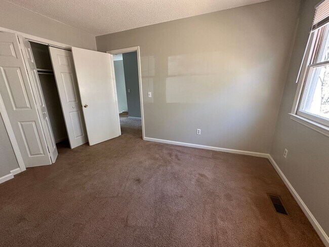 Building Photo - 5907 Dixon Dr