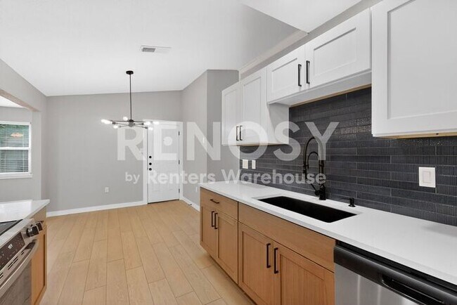 Building Photo - South Arlington Gem