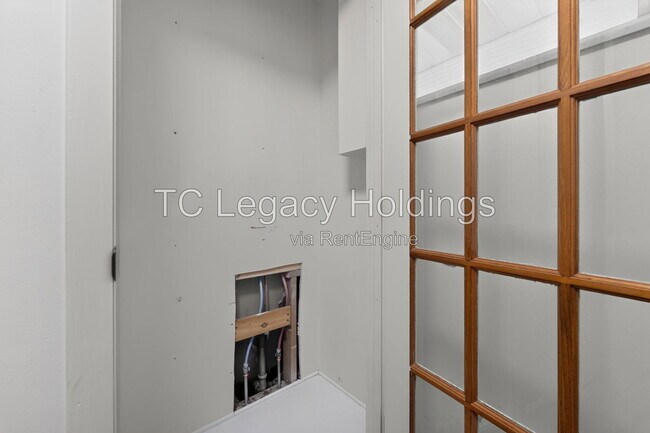 Building Photo - 729 Ridgeway Ave