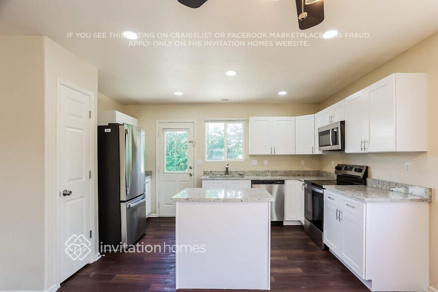 Building Photo - 2205 E 127th Pl