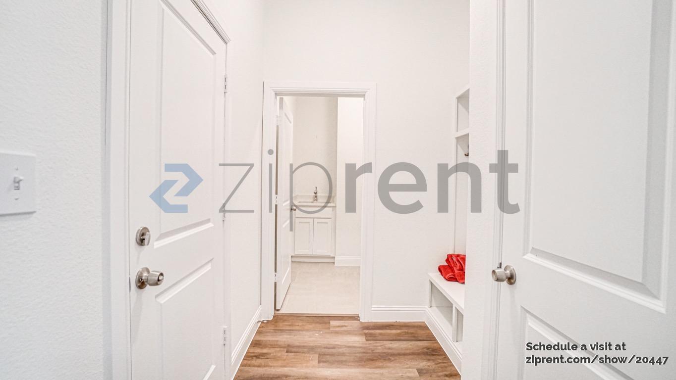 Building Photo - 631 Gould St