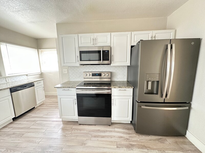 Building Photo - 1423 7th Ave