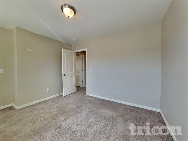 Building Photo - 104 Yadkin St