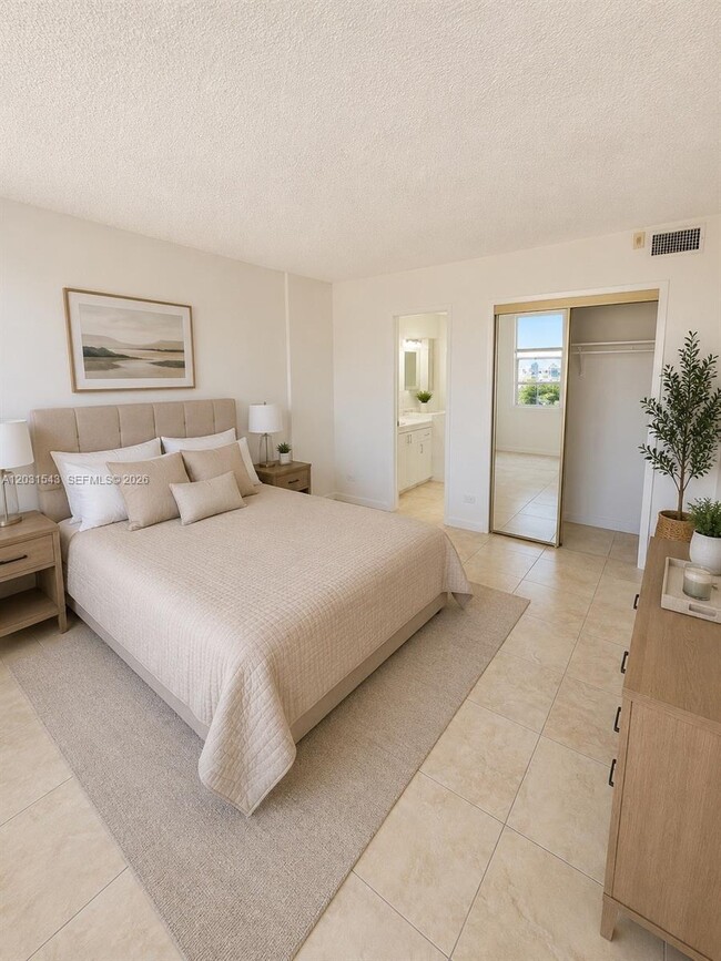 Building Photo - 3660 NE 166th St