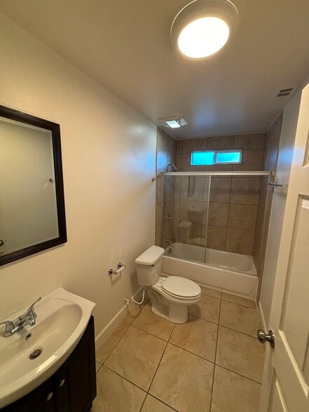 Building Photo - 428 W 109th Pl