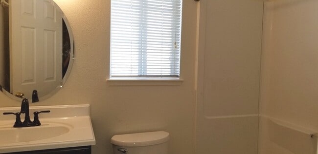 Building Photo - Village4077-79