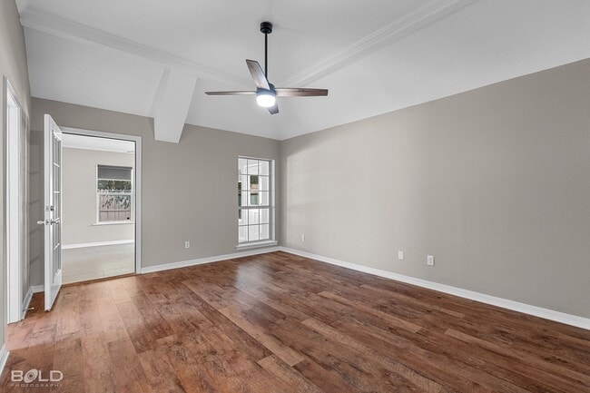 Building Photo - Check Out this 4 bed 2 bath