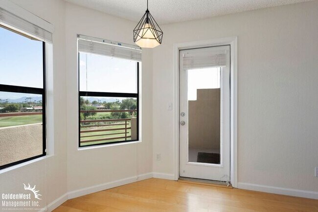 Building Photo - Beautiful 2Bda 2Ba Condo with Fireplace in Scottsdale!