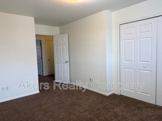 Building Photo - 1401 E 19th St