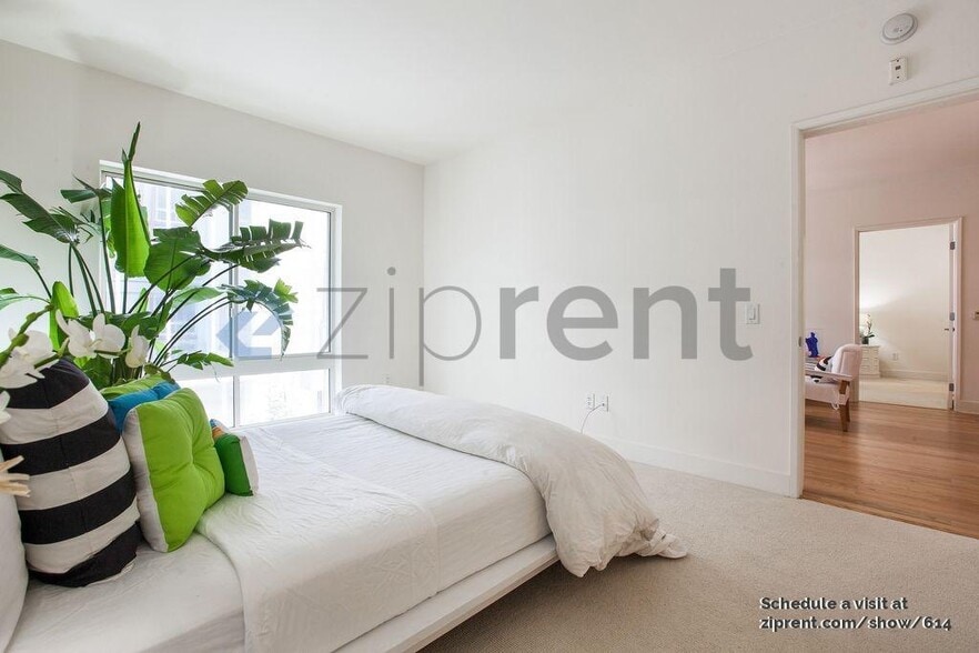 Building Photo - Unit 302