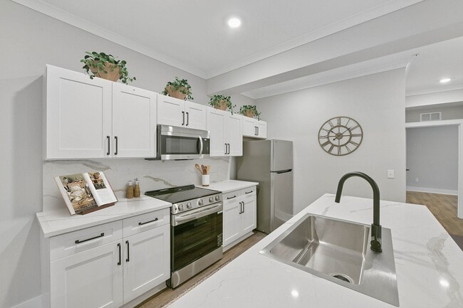 Building Photo - Pointe Grand Fort Pierce