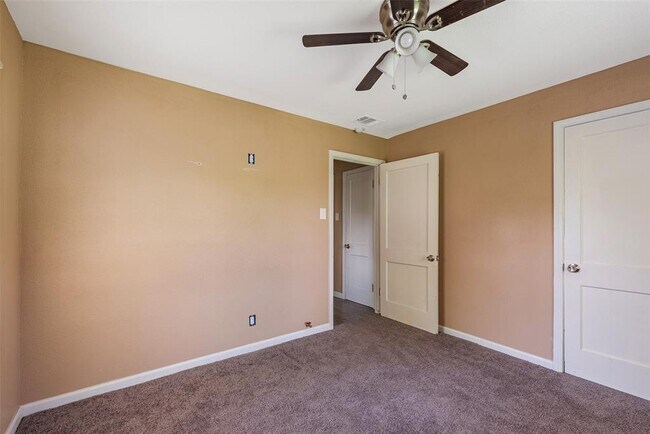 Building Photo - 202 Norview Dr