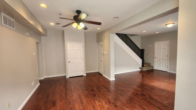 Building Photo - Corner 1st and 2nd flr. unit with central ...