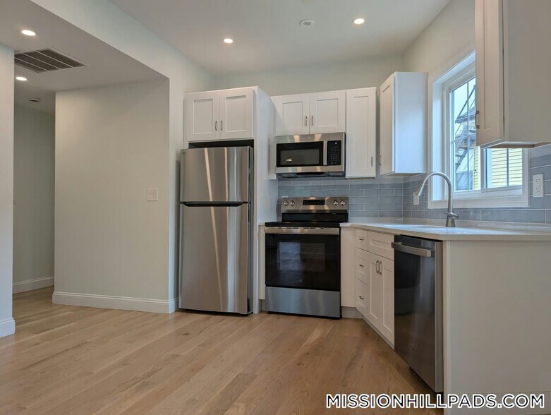 Building Photo - 38 Regent St