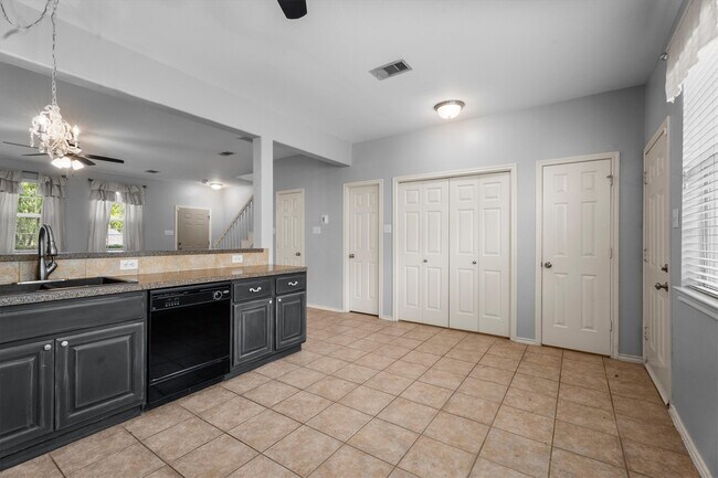 Building Photo - 2131 Kemah Village Dr