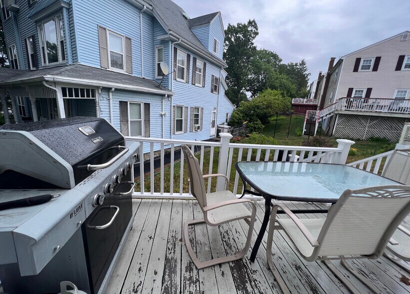 Building Photo - 117 Cowing St