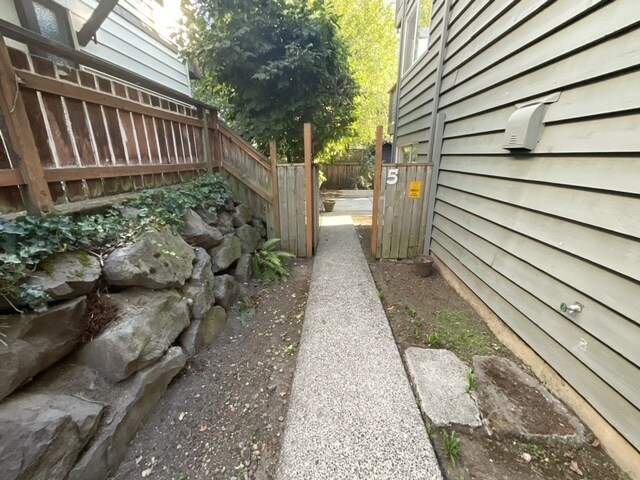 Primary Photo - 935 N 85th St