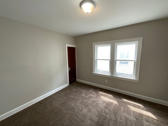 Building Photo - 9613 Sladden Ave