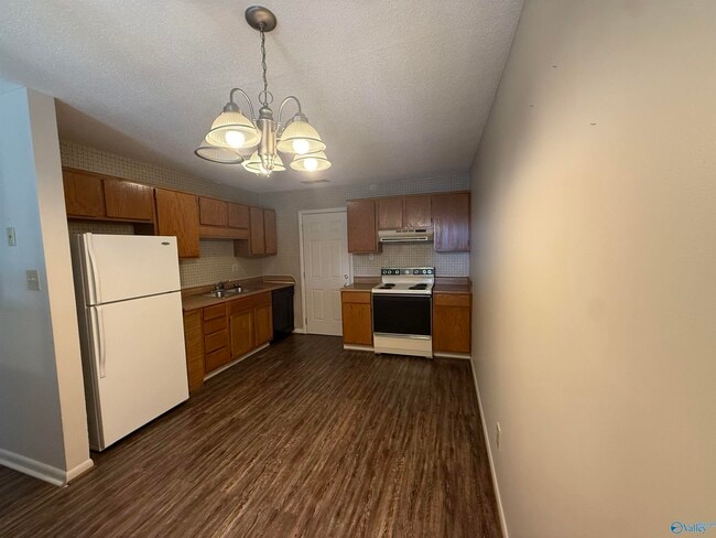 Building Photo - 605 Adele St