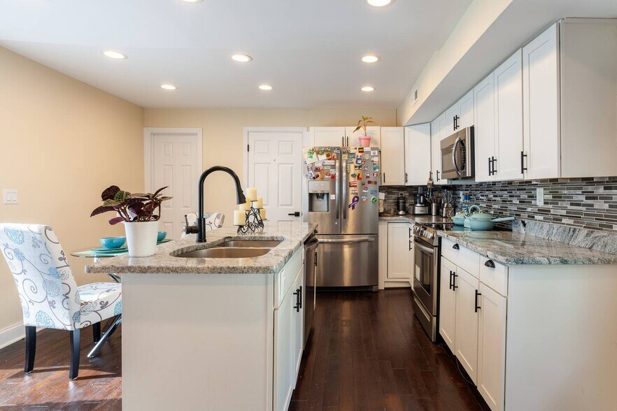 Building Photo - 5337 Hayes St NE