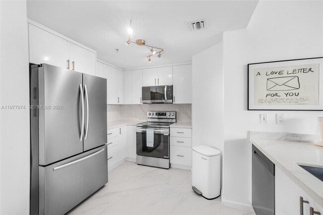 Building Photo - 7910 Harbor Island Dr