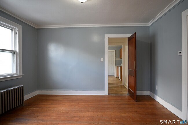 Building Photo - 214 N Quaker Ln