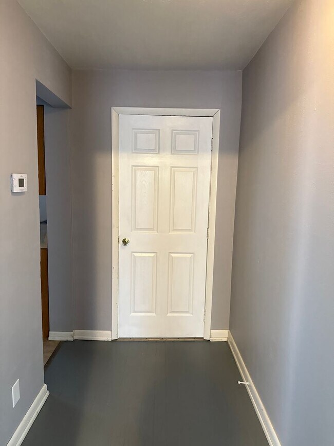 Building Photo - Allen street duplex