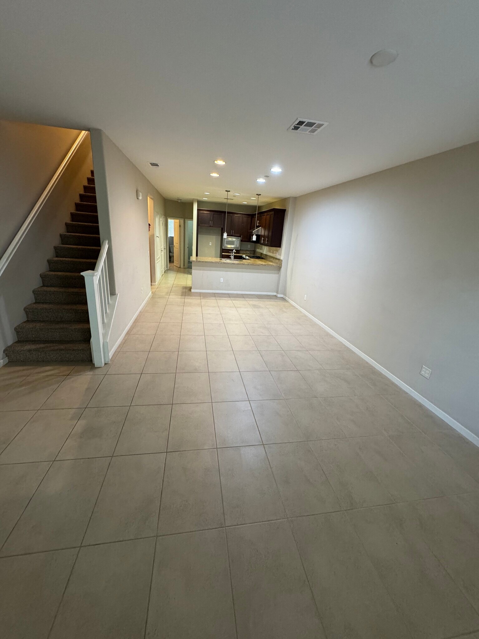 Building Photo - 1578 W Artesia Sq