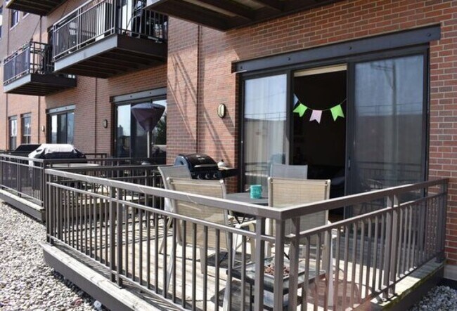 Building Photo - 1924 N Hubbard St