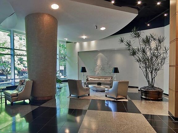 Building Photo - 3338 Peachtree Rd NE