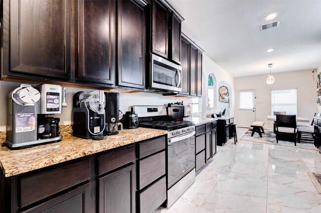 Building Photo - 22127 Roxanne Field Ln