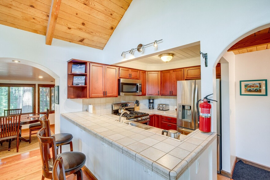 Building Photo - 932 Kiowa Dr