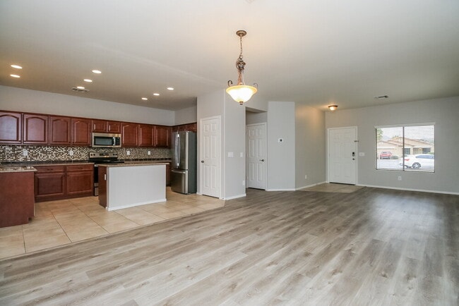 Building Photo - 6629 W Range Mule Dr