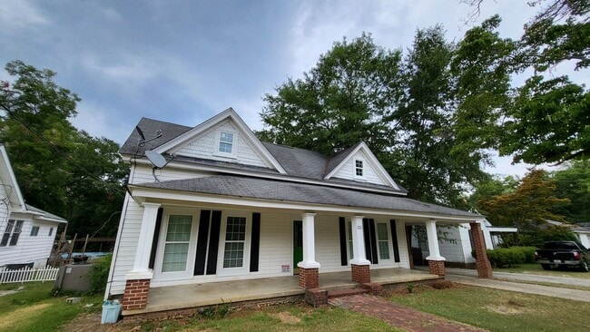 Building Photo - 211 West Dr