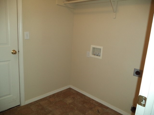 Building Photo - 814 W Oakmont Avenue