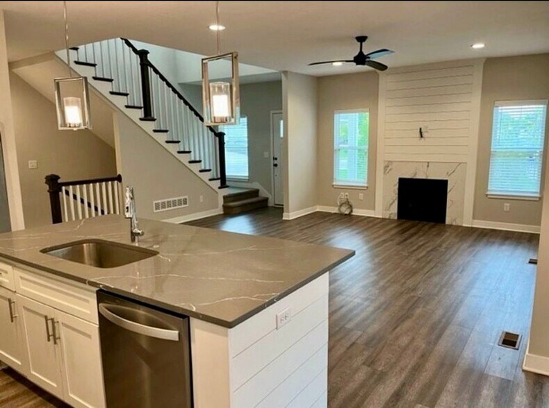 Building Photo - 6942 W 162nd Ct