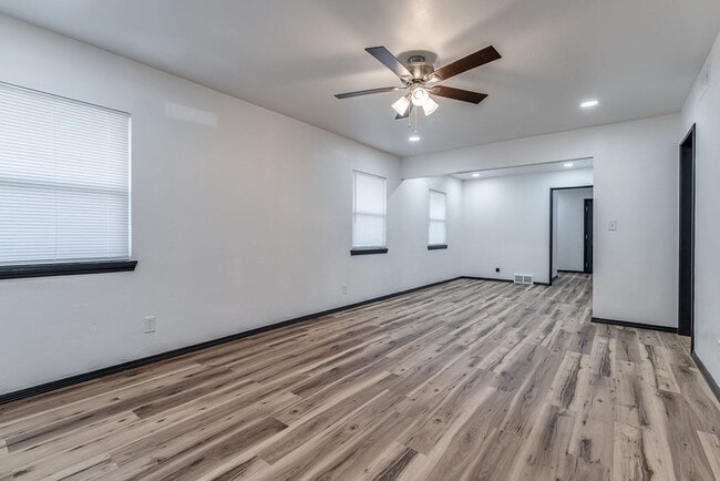 Building Photo - 1501 NE 33rd St