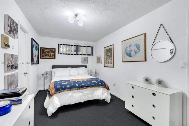Building Photo - 279 N Hibiscus Dr