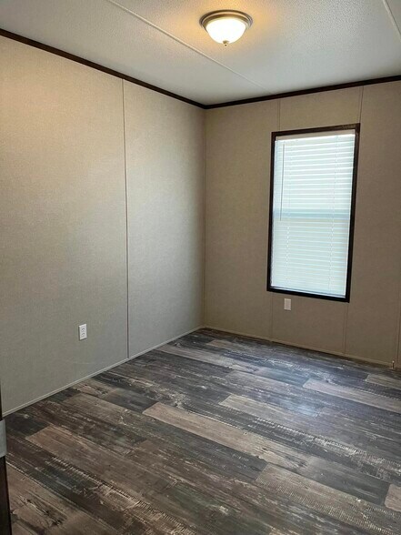 Building Photo - 111 Peggy St