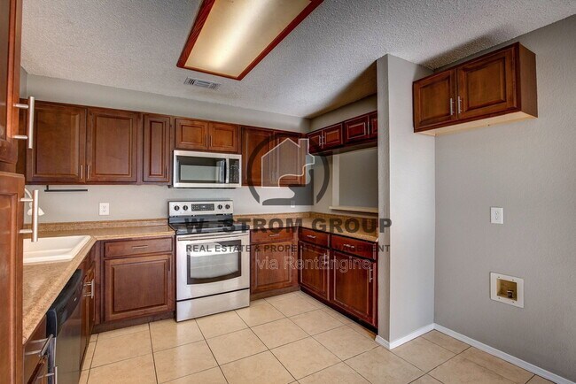 Building Photo - 420 Revolution Ln
