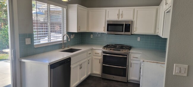 Building Photo - 3 bedroom 2 bath Home in Antelope